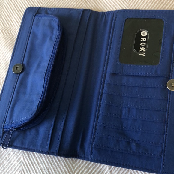 Roxy Faux Leather Wallet - Picture 3 of 4